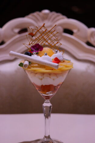 【11月限定パフェ】柿と紅茶の溺れるグラススイーツ