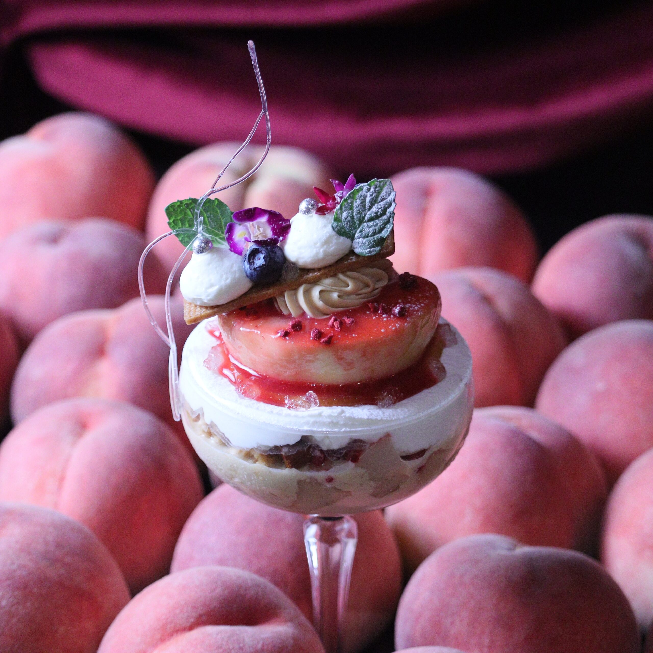 桃とダージリンのパフェ Peach Dew Melba